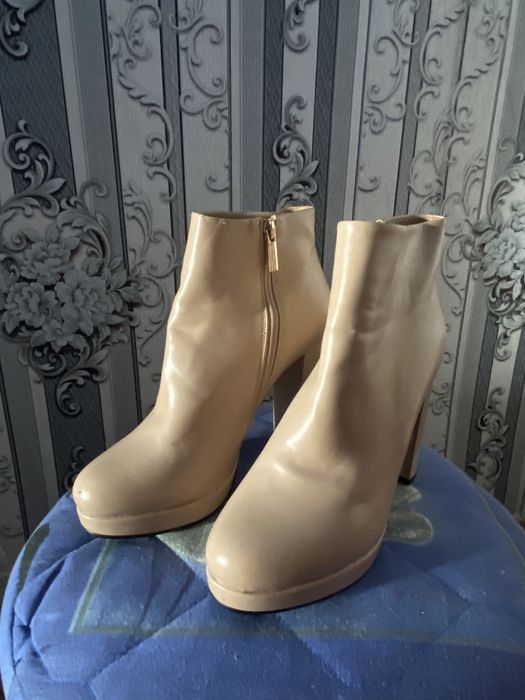 Сапоги жіночі молочні