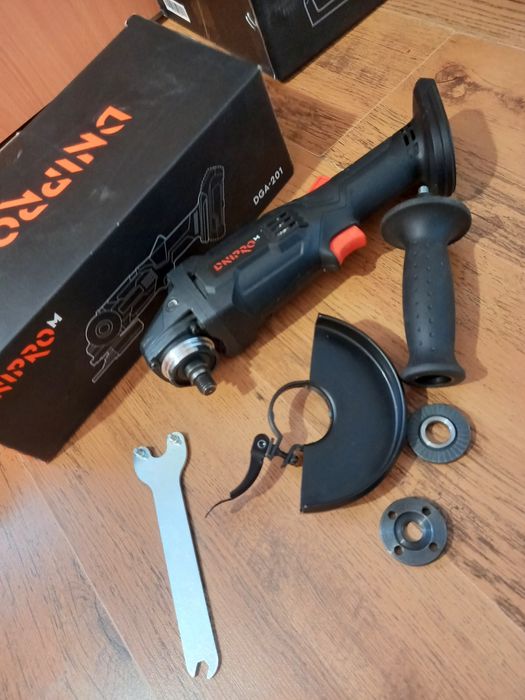 Акумуляторна шліфмашинка Dnipro M DGA-201 (без АКБ та ЗП)