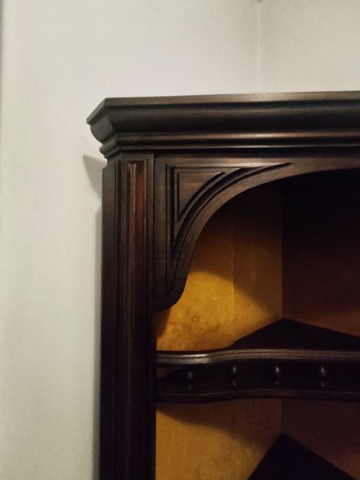 Móvel de canto estilo clássico