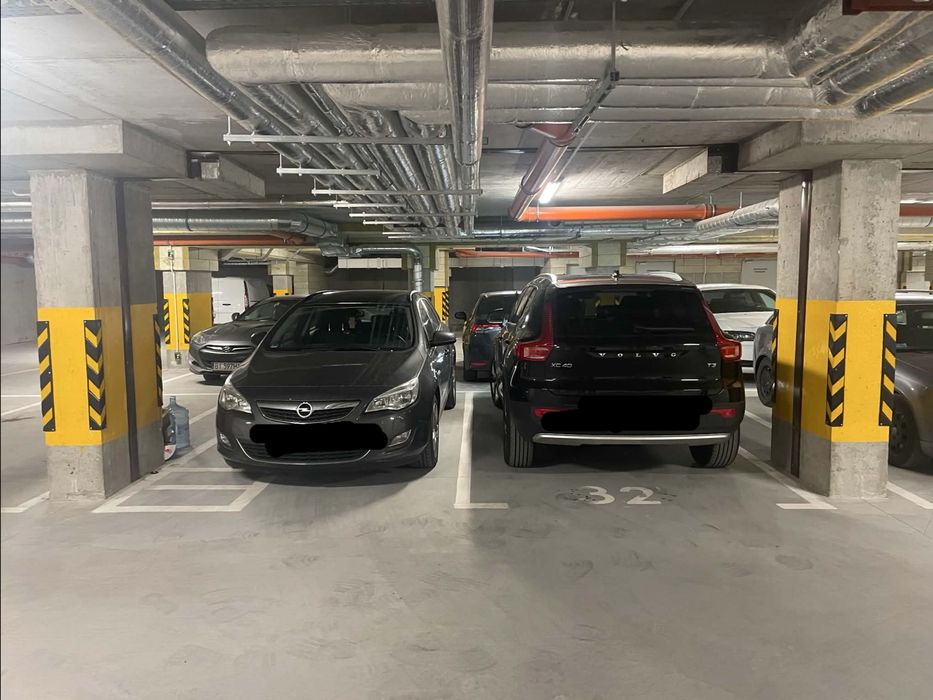Wynajmę duże  miejsce parkingowe