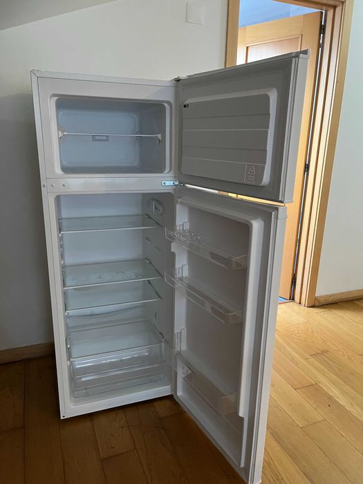 Frigorífico branco 204L