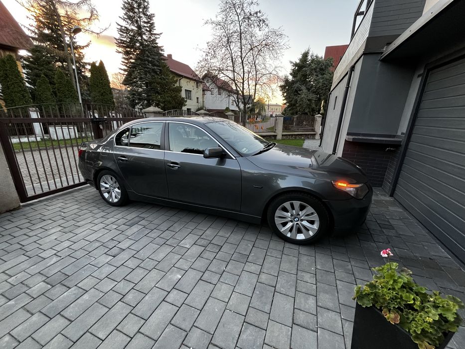 BMW e60 530i.