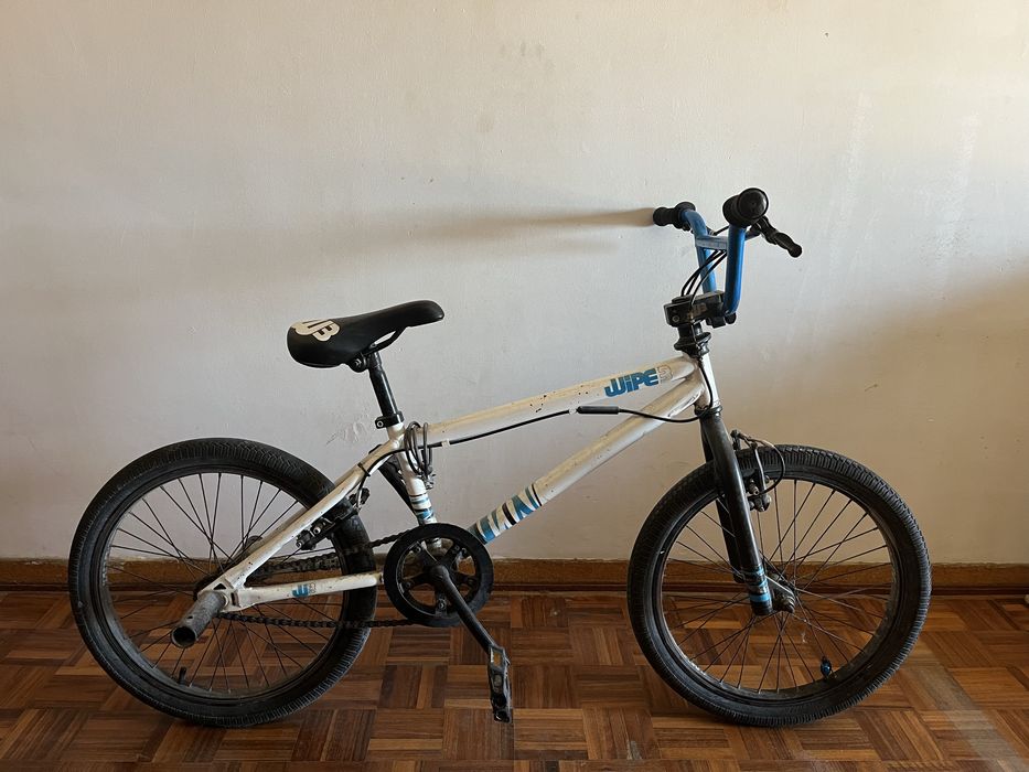 Bicicleta BMX branca/azul