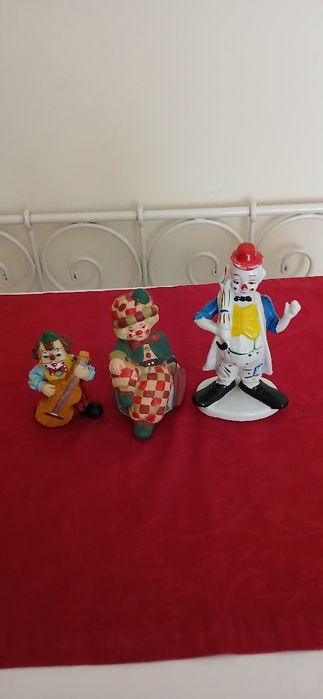 Três palhaços, usados