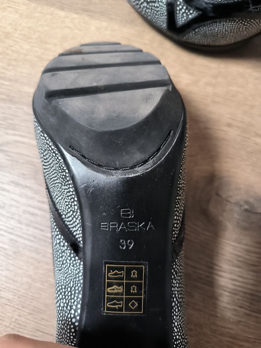 Жіночі туфлі на високих підборах