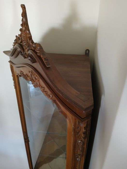 Vitrine em madeira