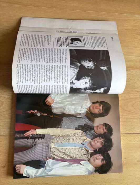 Livro “Pink Floyd - A Visual Docummentary By Miles