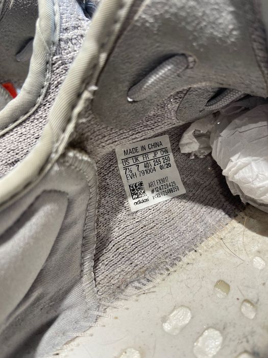 adidas Yeezy boost 350 v2 tail light 40 2/3 bone cream white triple