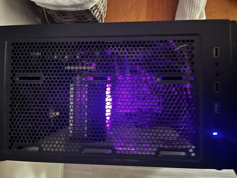 Komputer stacjonarny gamingowy-ryzen 5 5600/rtx 3070/16 GB/SSD NVMe