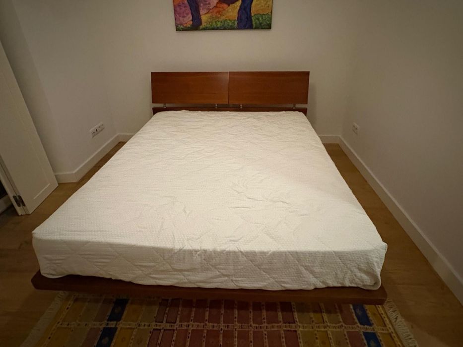 Cama de casal em cerejeira + comoda/ camiseiro
