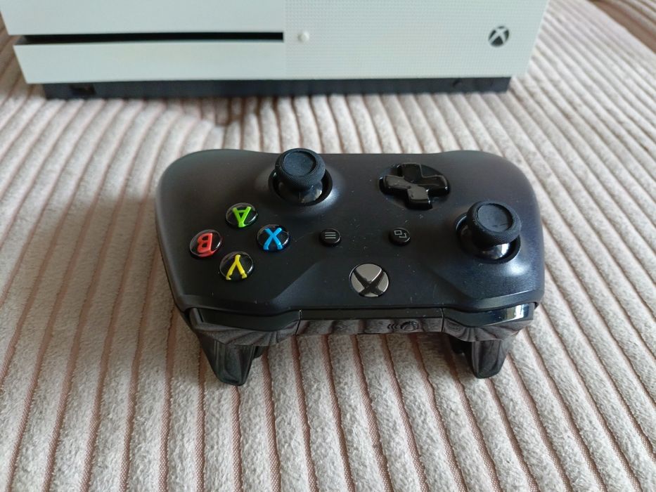 Konsola Xbox One S 1TB pad
