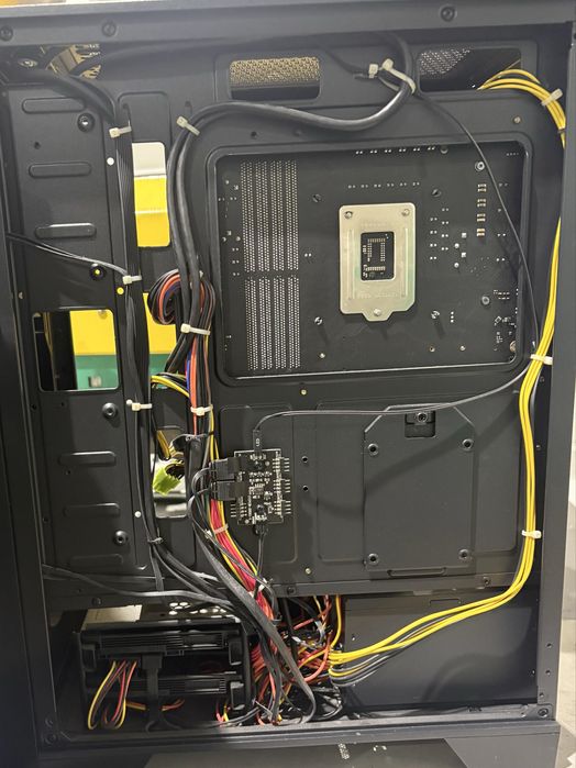 PC Gaming | i7 10700K 8-Core | RTX 4060 8gb | 16GB RAM