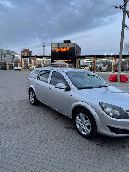 Опель астра н 2013 рік 1.6 газ/бензин