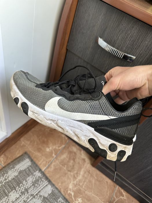 Продам кроссовки Nike дешево