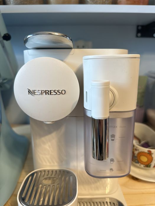 ekspres kapsułkowy Delonghi Latissima One EN510 biały