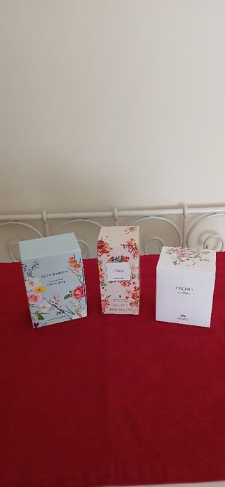 Três caixas de Perfume, vazias