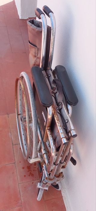 Cadeira de rodas colapsável
