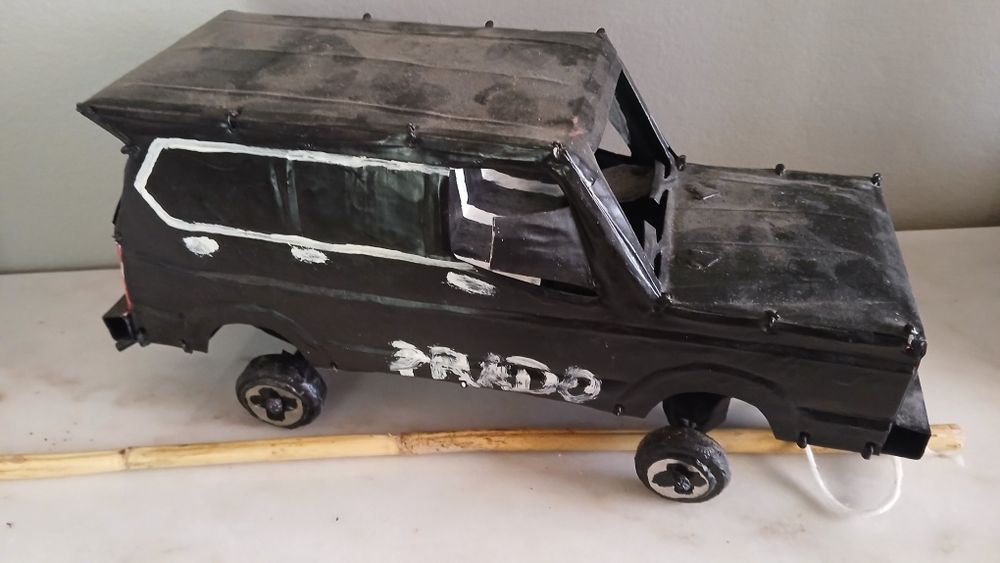Carros de Brincar Artesanais em Lata – Origem Angola