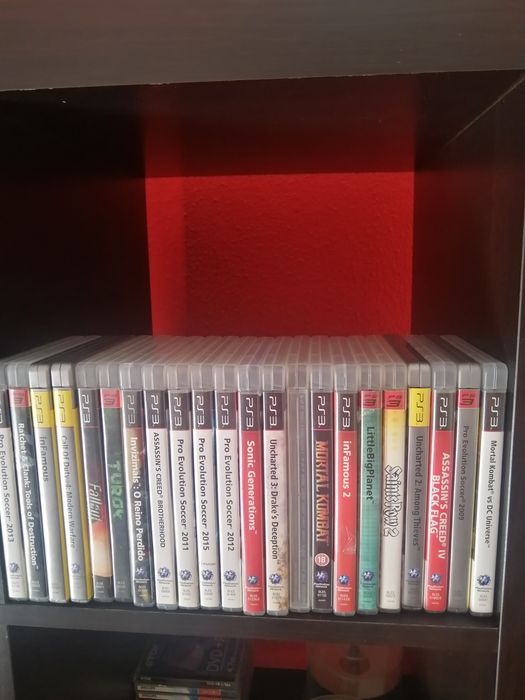Vendo ps3 slim 120 gigas com 2 comandos 42 jogos