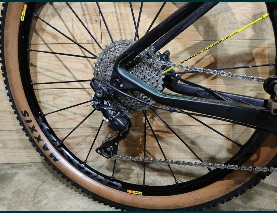 Cube 29 Carbono Tamanho M