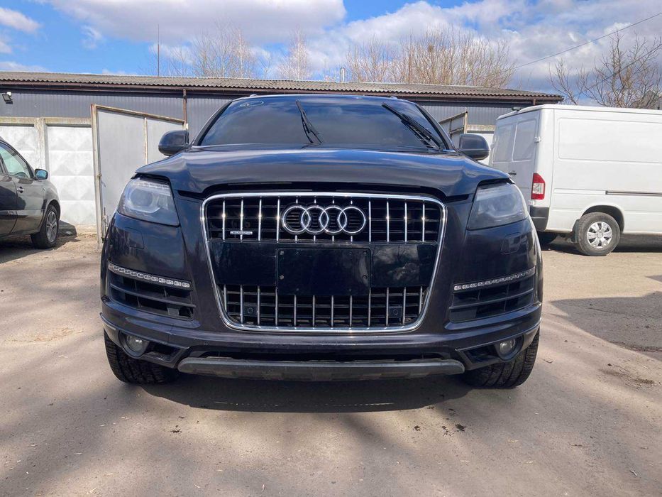Бампер передний передній з хромом Audi Q7 Ауди Q7 4L 2010 - 2015