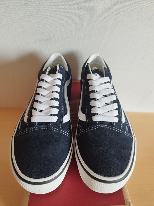 Vans Old Skool Azul e Branco tamanho 39 novos nunca usados.