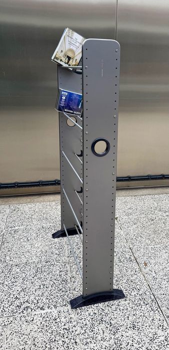 Móvel /estante porta DVDs e CDs