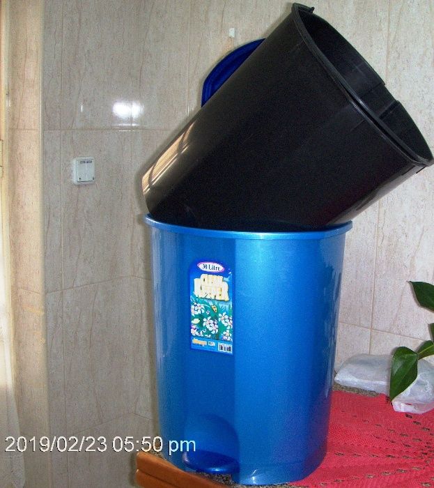 Balde com pedal