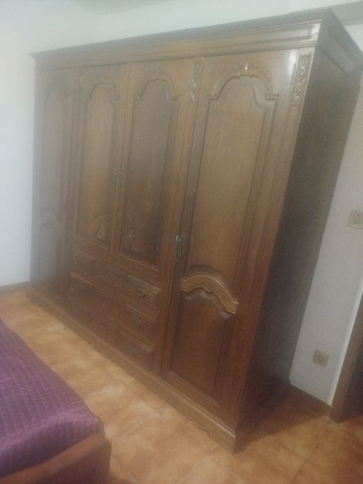 Moveis usados! 2 cómodas com quatro gavetas e dois roupeiros.