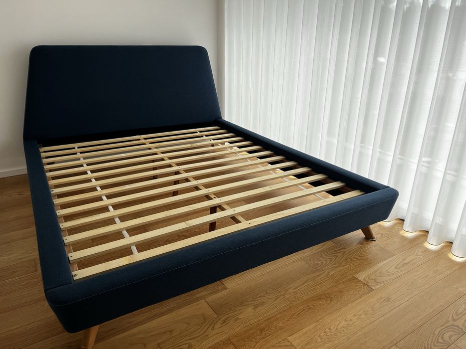 Cama 160 x 200 - modelo Vienne em tecido azul escuro