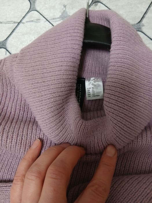 Укорочений светр від НМ