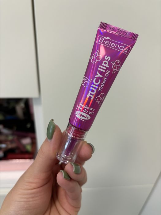 Jagodowy tint do ust Bielenda juicy lips różowy fioletowy jagoda