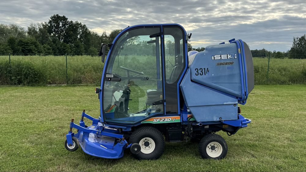 Kosiarka ISEKI SF 230 II 2003r 4x4 kabina kosz John Deere Sabo Toro Jacobsen RANSOMES