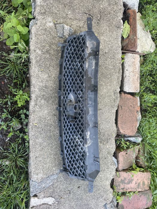 Продам решітку радіатора Ford C-Max оригінал 3m51-r8200-a 3m51-r8200-c