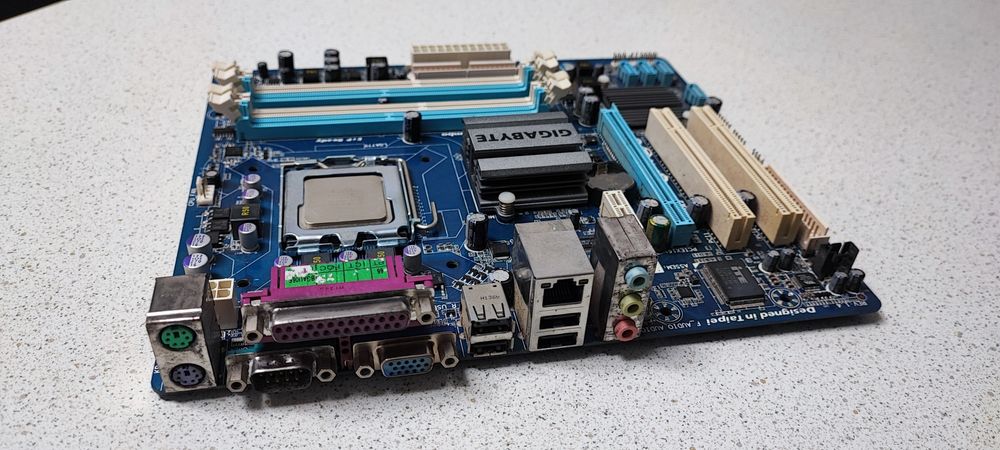 Motherboard Gigabyte Ga-G41M- Combo ( Socket/LGA 775) suporta DDR3