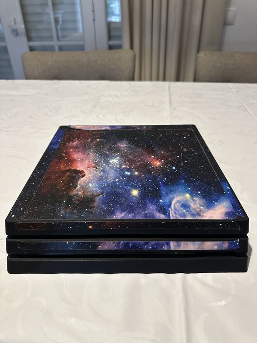 Vende se PlayStation 4 PRO 1TB