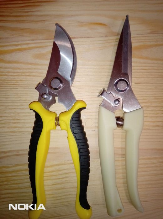 Набір секаторів для роботи в саду. 2 шт.