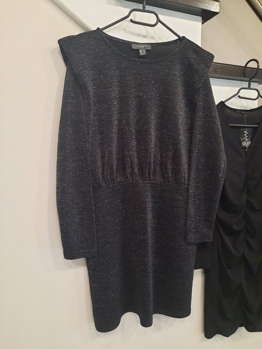 Super sukienka elastyczna i wyszczuplająca czarna z połyskiem