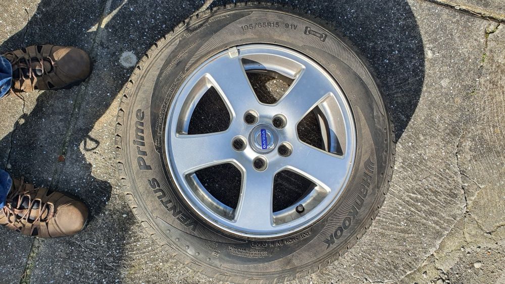 1 jante volvo com pneu