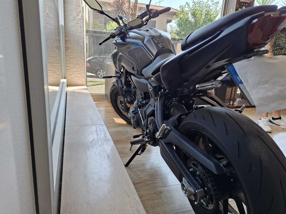 Vendo moto  mt07