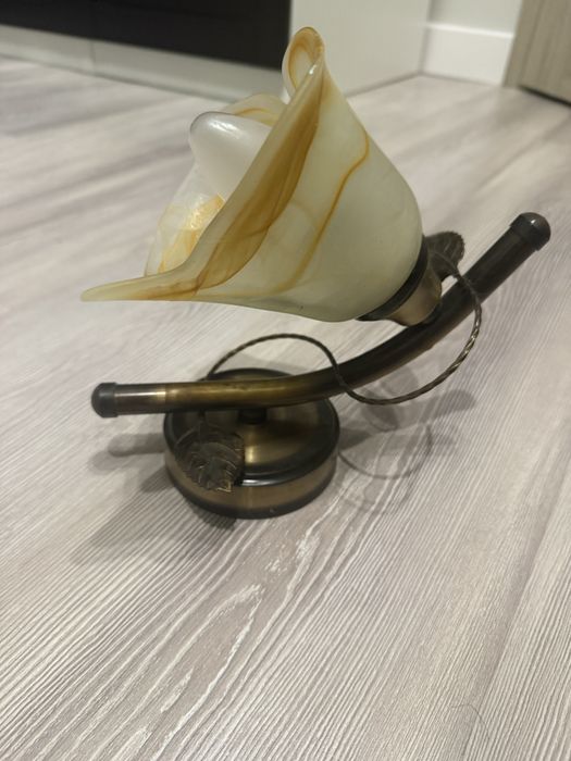 Lampa ścienna z żarówka