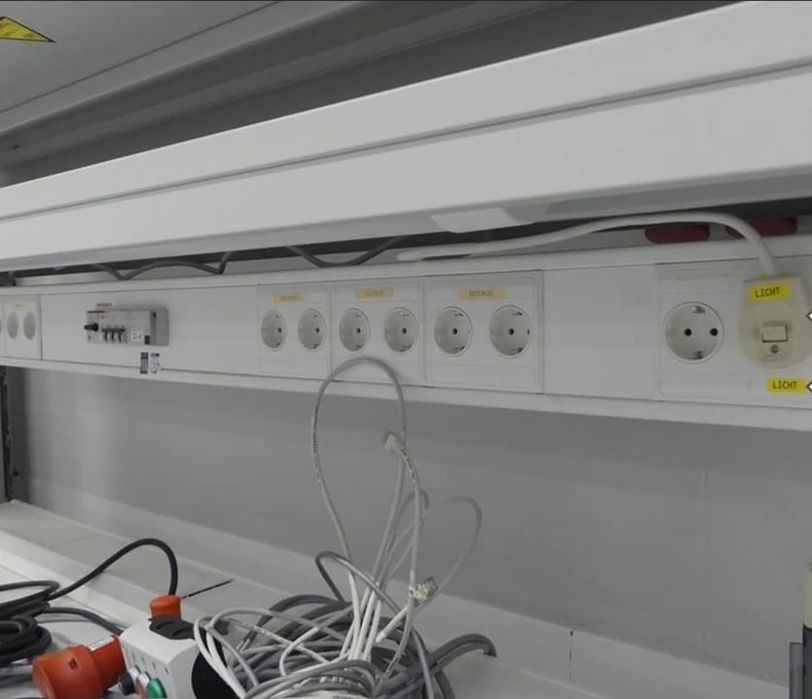 Biurko  duże metalowe elektrotechniczne  ESD