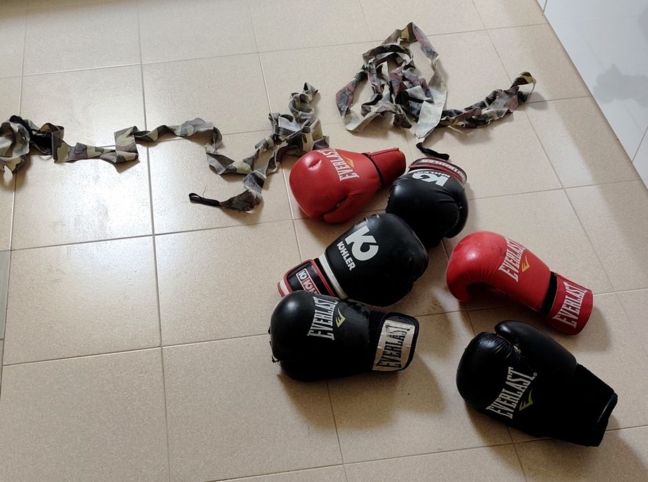 Saco de Boxe Pés/Punhos Adulto 900 50Kg - OUTSHOCK + EXTRAS: 3 Pares de Luvas de Boxe +1 Par de Ligaduras 70€
Saco de Boxe Pés/Punhos Adulto 900 50 kg