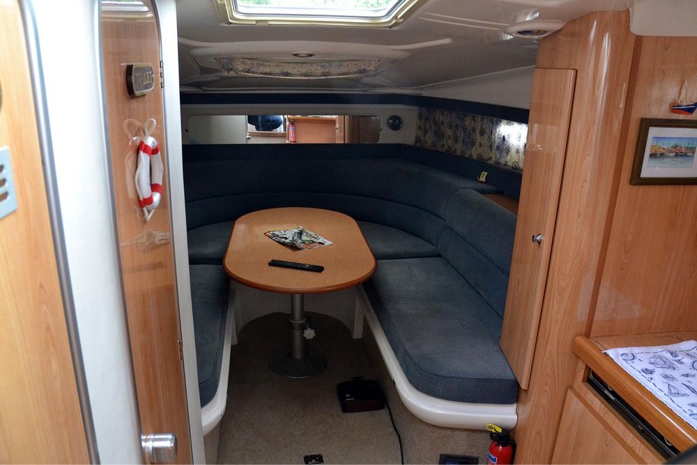 Яхта Sealine S28