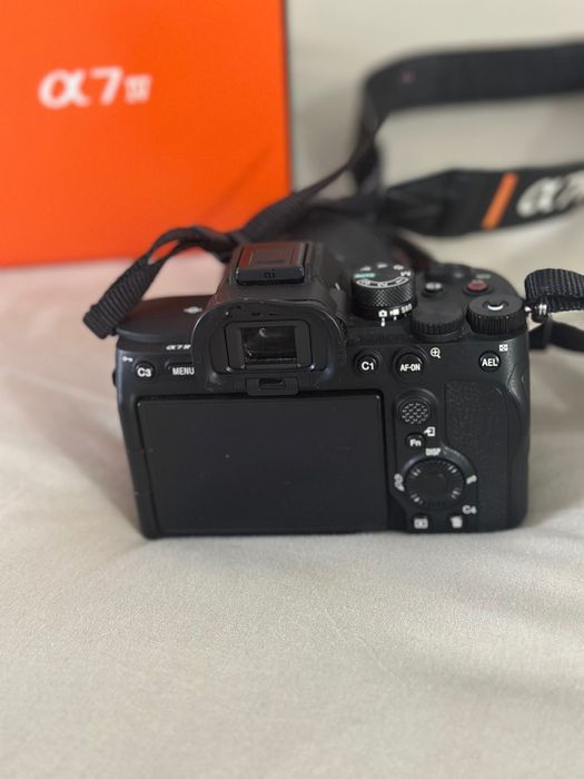 Kit Máquina SONY A7 Mark IV + FE 28-70 mm F3.5-5.6 OSS (Full-Frame)