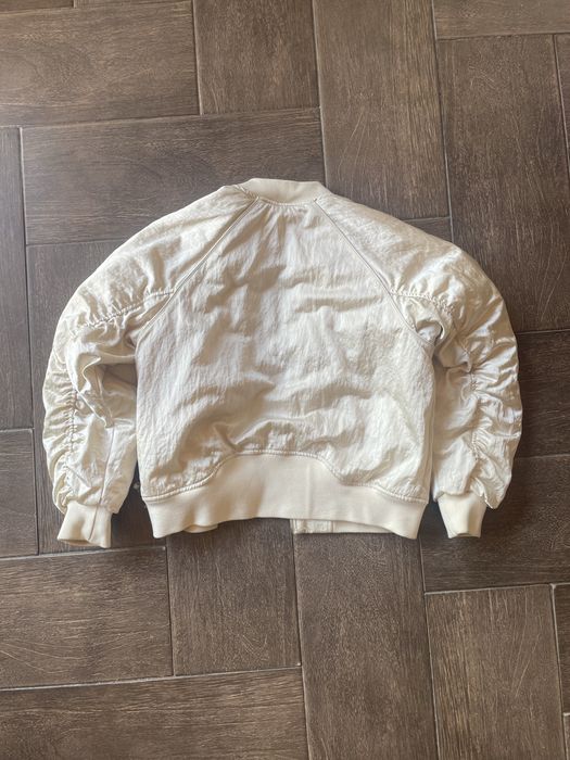 Молочний, жемчужний бомбер, куртка  zara 12-13 років, 156 см