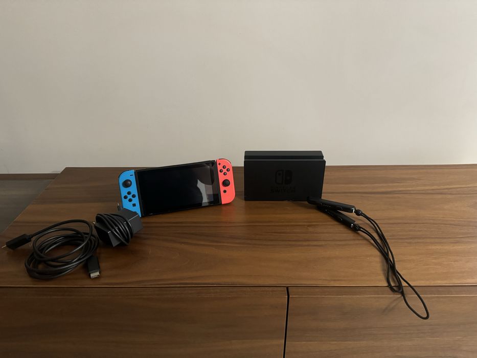 Konsola Nintendo Switch + karta pamięci 128GB