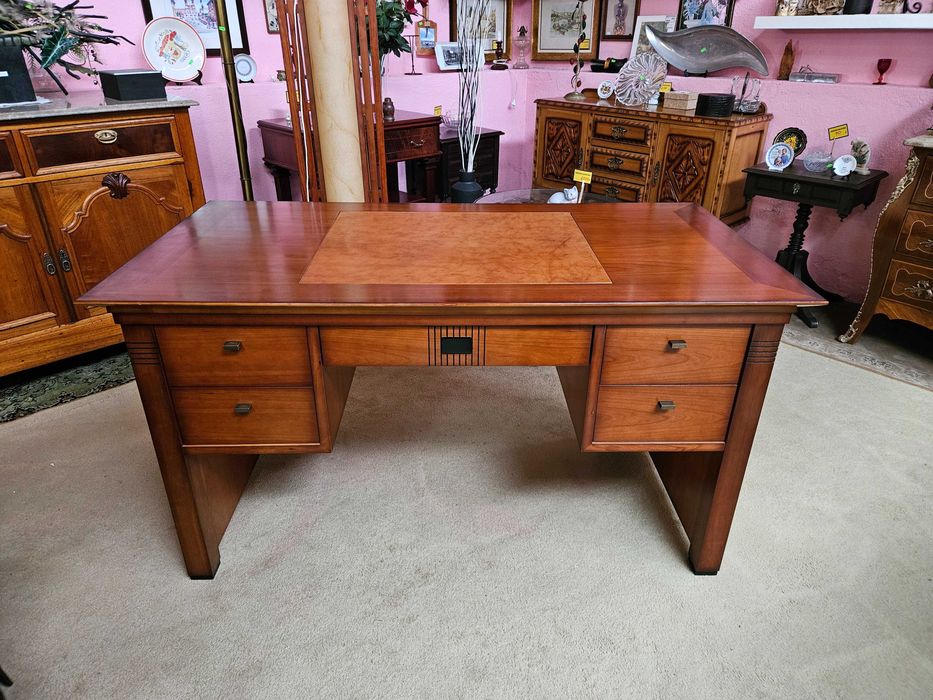 Excelente secretária em madeira maciça - óptimo estado e qua