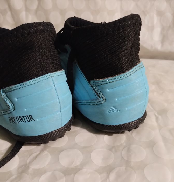 Футзалки Adidas  30,5, Nike 31,5