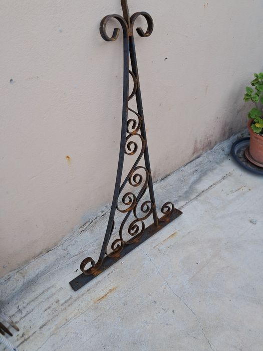 Pleia em ferro forjado.